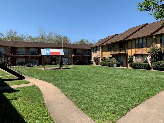 Foto principal - Loggins Court Apartments