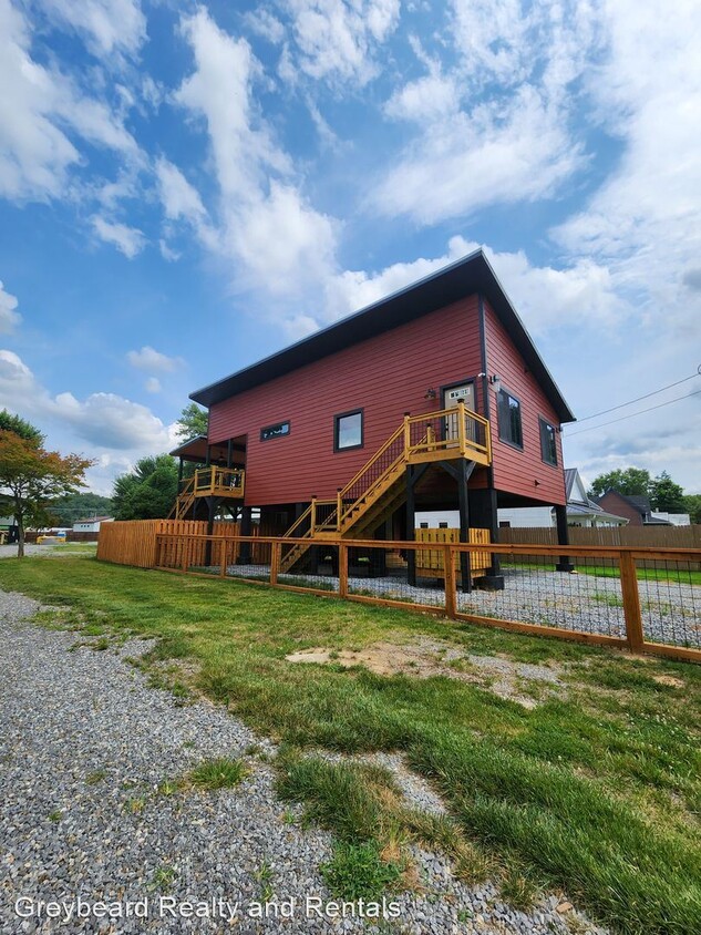 Primary Photo - 2 br, 2 bath House - 19 Salisbury Ave
