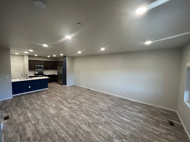 Foto del edificio - Beautiful 3 Bed 2.5 Bath Townhome in North East Fort Collins!