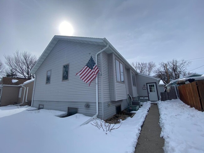 Building Photo - 1511 2nd Ave N
