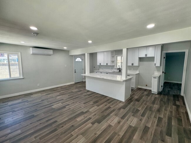 Foto del edificio - 9722 Victoria Ave