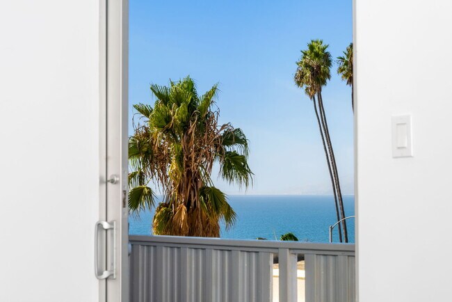 Foto del edificio - 101 California Ave