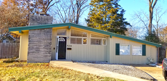 Building Photo - 729 Paddock Ct
