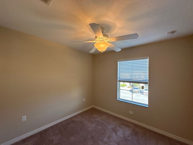 Building Photo - Spacious 2 story Townhome