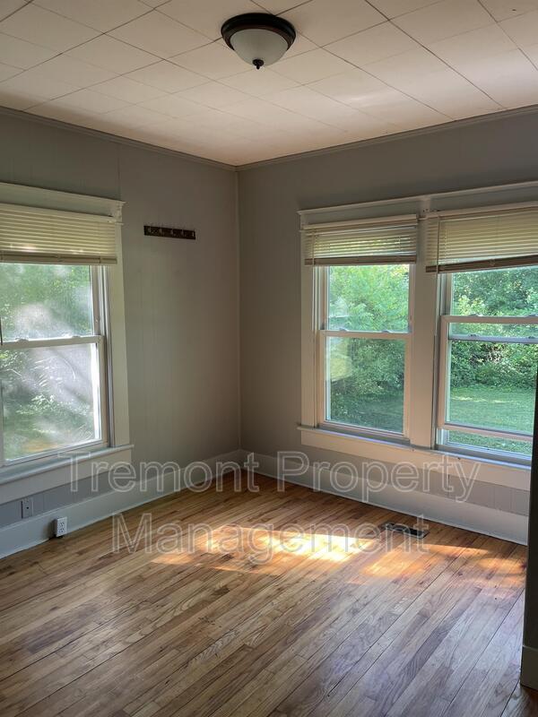 Building Photo - 3734 Seminary St