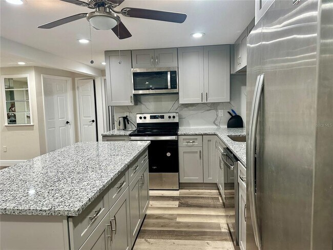 Building Photo - 3440 Brookfield Dr