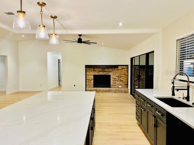 Foto del edificio - 415 E 6th Ave