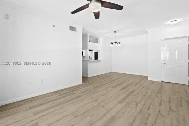 Foto del edificio - 17145 N Bay Rd