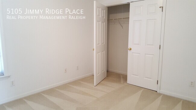 Foto del edificio - 5105 Jimmy Ridge Pl