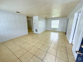 Building Photo - 15410 NW 32 Ct