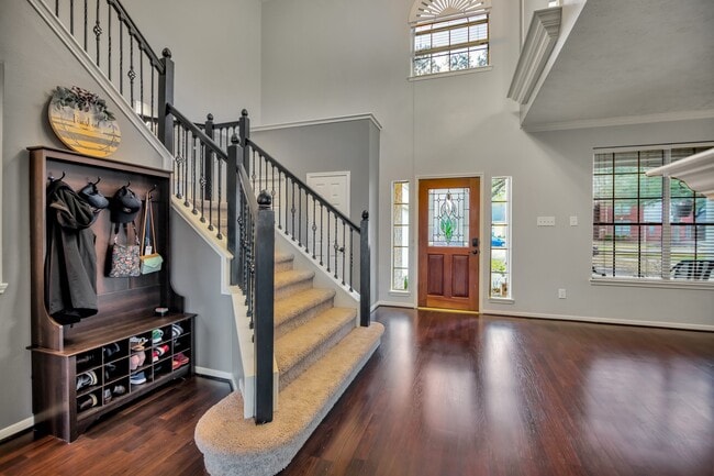 Foto del edificio - 301 Oak Creek Ln