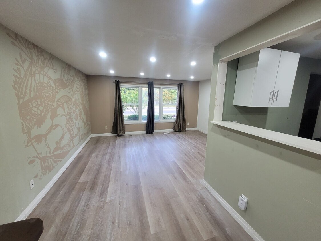 Photo principale - 466 Midwood Cres