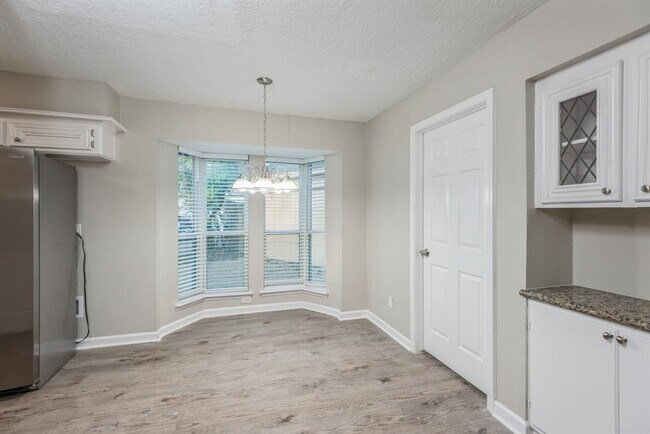 Building Photo - 411 Highland Mist Cir
