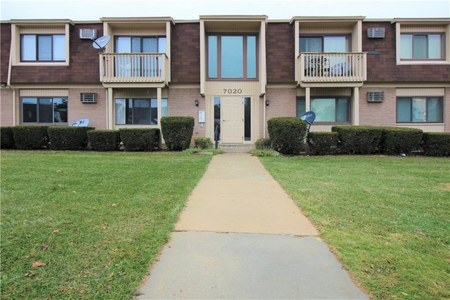 Building Photo - 7020 Villa Dr