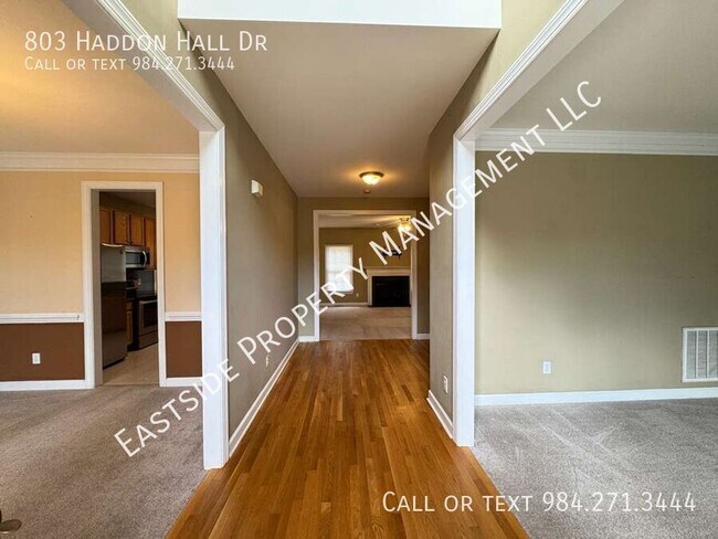 Foto del edificio - 803 Haddon Hall Dr