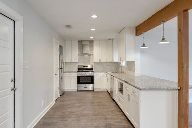 Building Photo - 5402 Chevy Cir