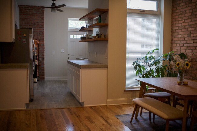 Foto del edificio - 337 E 21st St