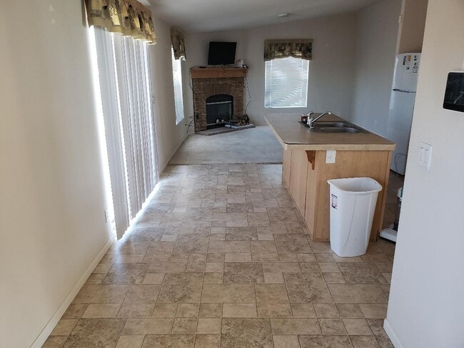 Building Photo - 8237 Jacaranda Ave