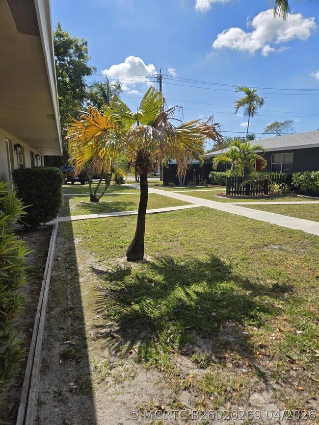Foto del edificio - 581 NE 34th Ct