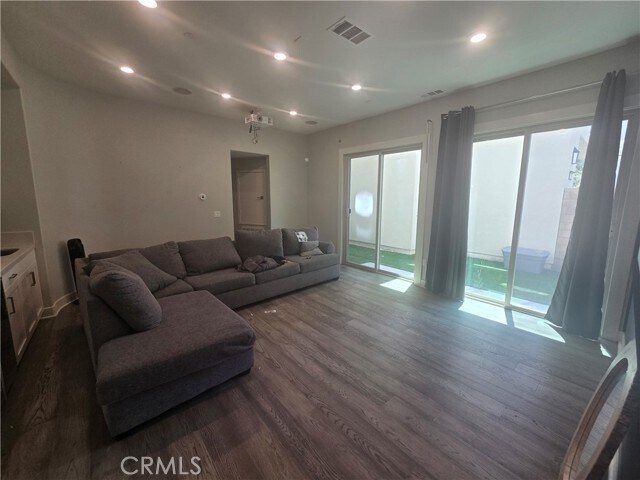 Building Photo - 128 Catalyst