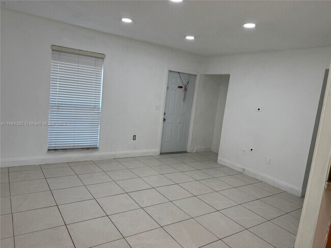 Foto del edificio - 19220 NW 51st Ave