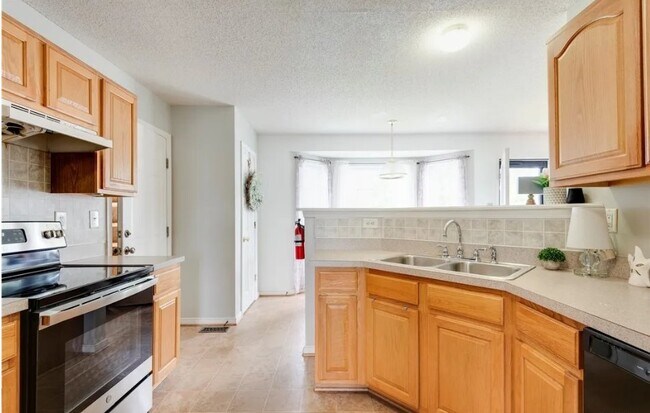 Foto del edificio - 420 Green Hollow Ln