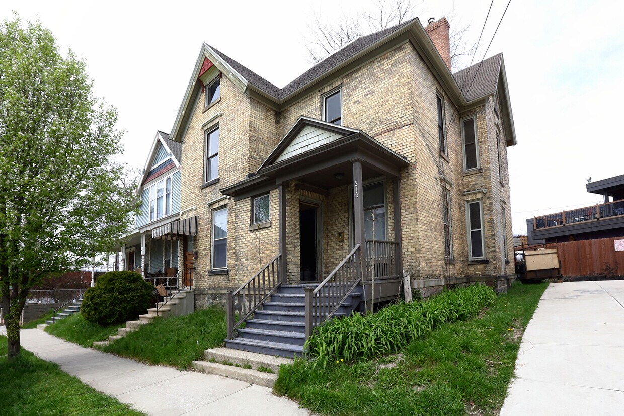 Primary Photo - 315-2 Cherry St SE