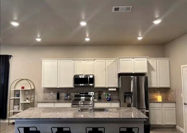 Building Photo - 1322 Lantana Ct