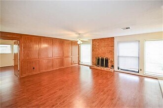 Building Photo - 2814 Field Line Dr