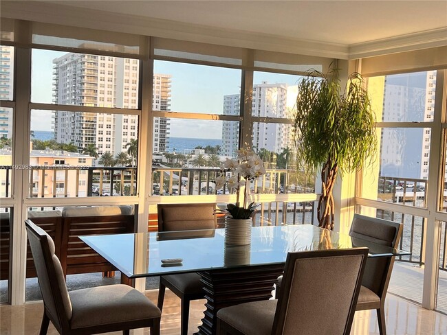 Foto del edificio - 1000 Parkview Dr