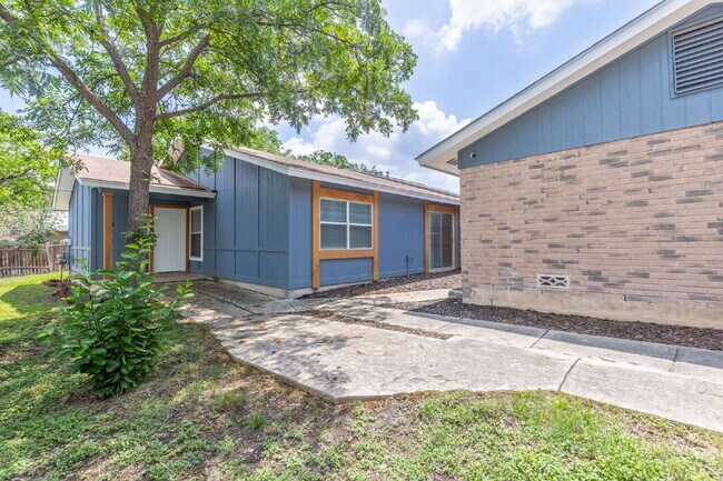 Foto del edificio - 1366 Bayou Dr