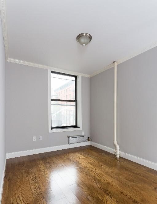 Foto del edificio - 396 E 10th St