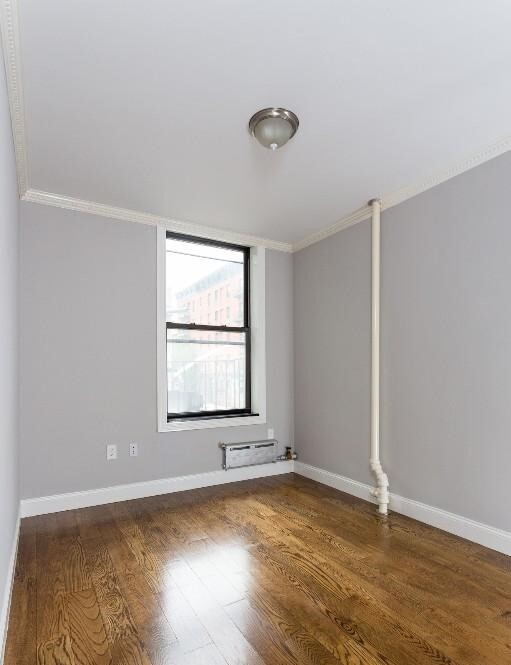 Building Photo - 396 E 10th St