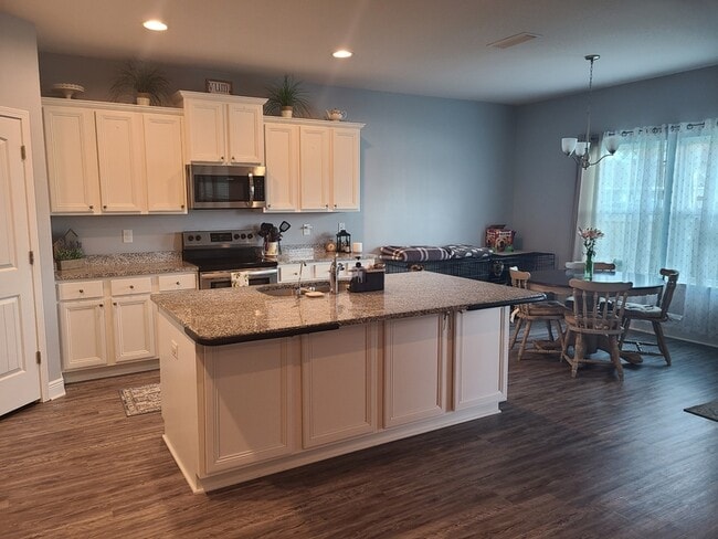 Foto del edificio - 317 Highbrook Rd