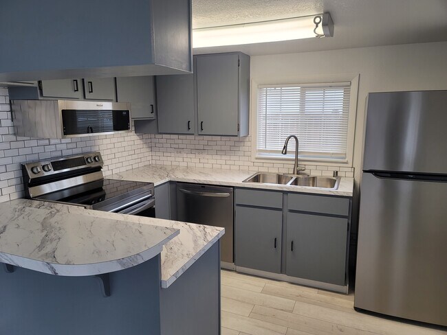 Foto del edificio - 617 Thayer Dr