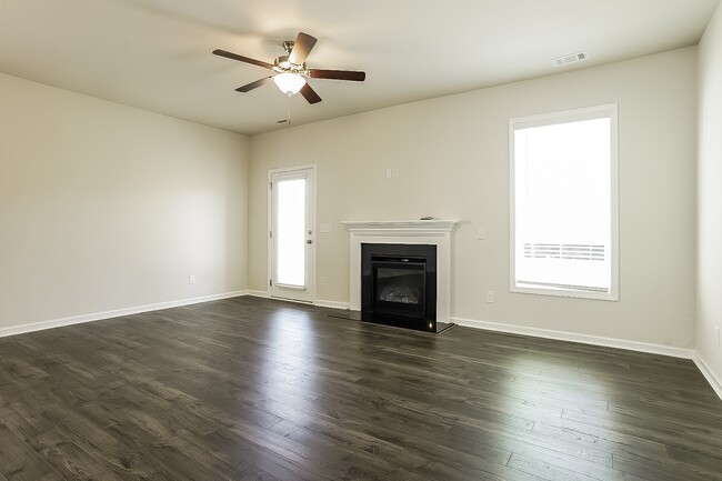 Foto del edificio - 6244 Whirlaway Rd