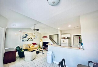 Building Photo - 321 S Kerr Ave