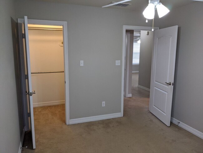 Building Photo - 5805 Thompson Pl.