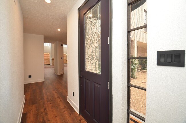 Building Photo - 1425 Nantucket Dr