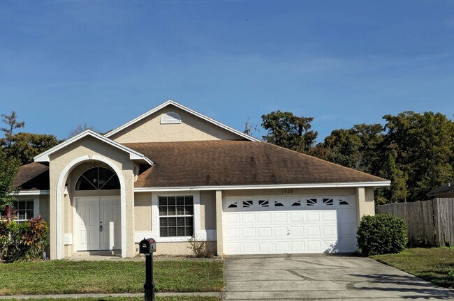 Stunning 3/2 Home with a Spacious 2 Car Garage in the sought-after Royal Manor Estates - Orlando! - Stunning 3/2 Home with a Spacious 2 Car Garage in the sought-after Royal Manor Estates - Orlando!