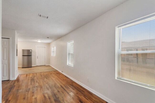 Foto del edificio - 619 Oliver St NW
