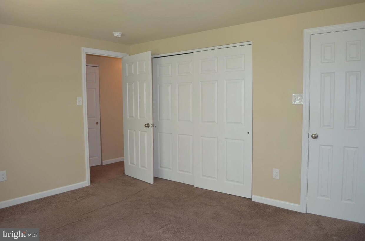 15 Radford Pl, Willingboro, NJ 08046 Townhouse for Rent in Willingboro, NJ