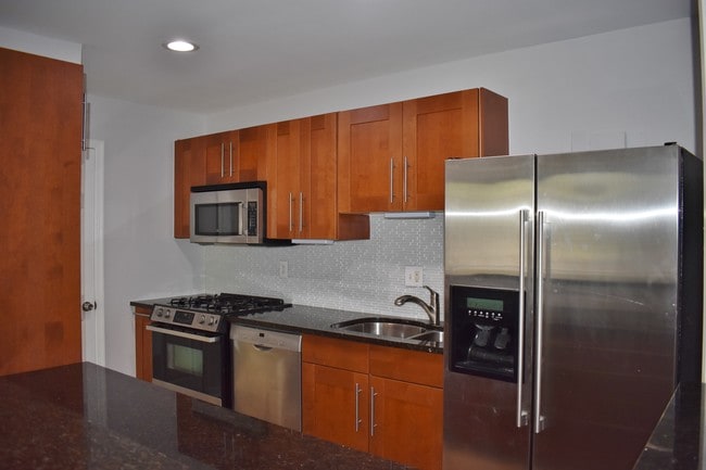 Building Photo - 12213 Braxfield Ct