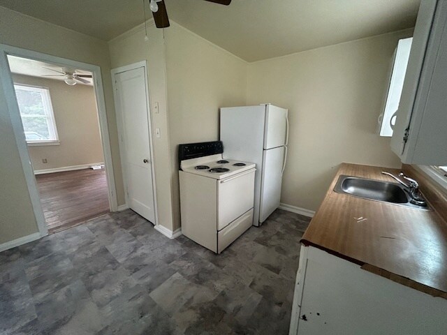 Foto del edificio - 774 Clemmonsville Cir