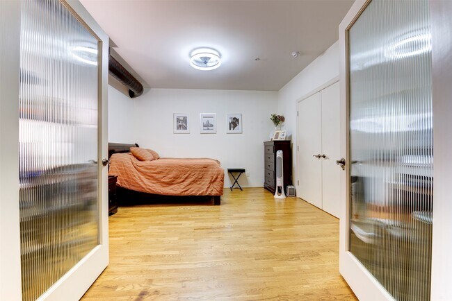 Foto del edificio - 1005 S Shepherd Dr