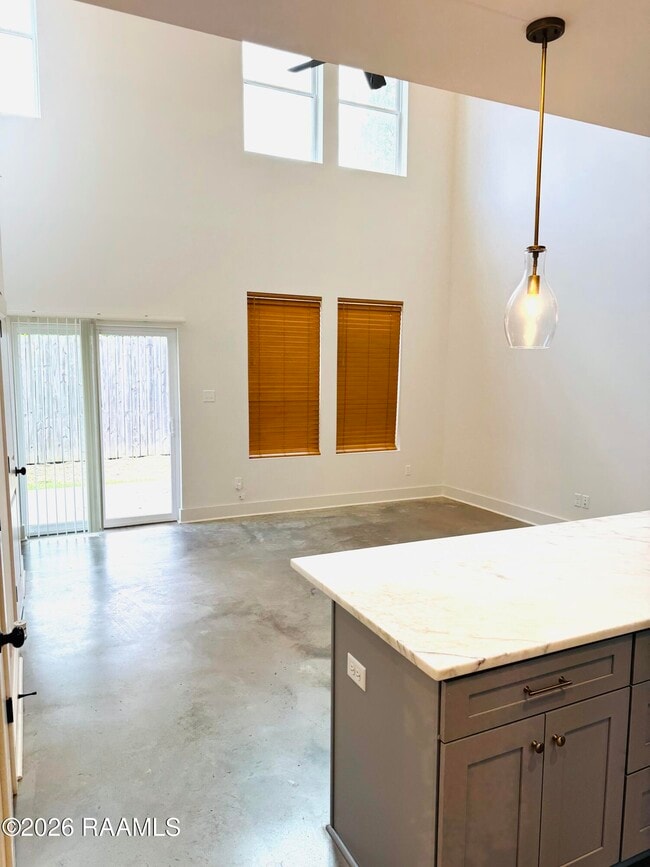 Foto del edificio - 512 Highland Oaks Ln