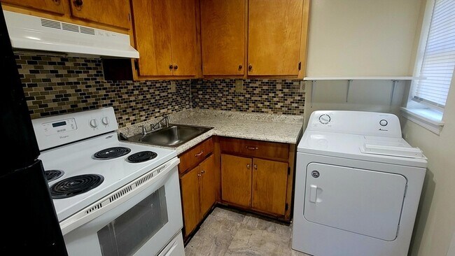 Foto del edificio - 3423 Ryburn Rd