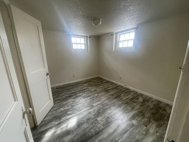 Building Photo - Two Bedroom, One and half bathroom house! ...