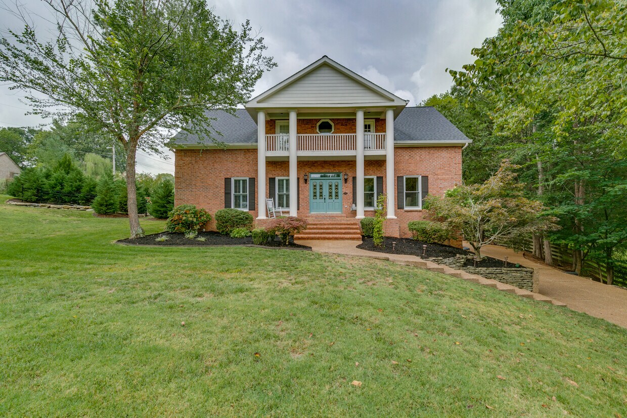 Foto principal - 405 Winchester Dr