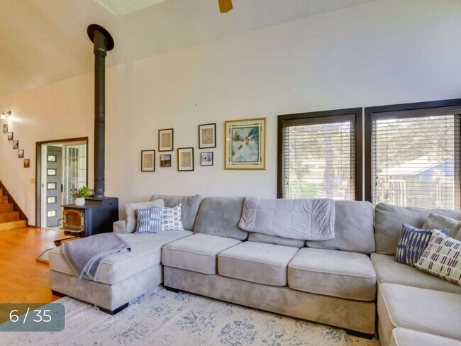 Building Photo - Escape the City to Newport Beach Dreamhome